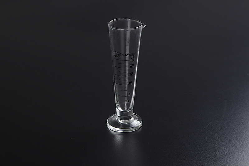 1611Measuring Cup Graduate With Spout Short Lines