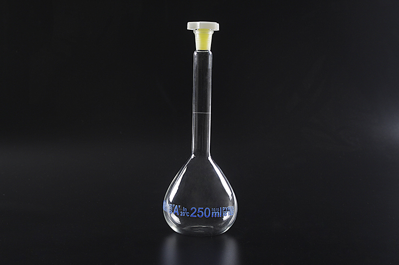 1621A Volumetric Flask With One Graduation Mark With Ground-In Glass Stopper Or Plastic Stopper